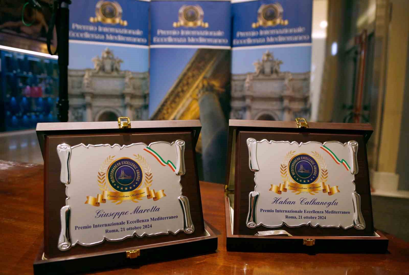 Hakan Çalhanoğlu, Santarelli, Hüseyin Yücel ve Mehmet Akif Üstündağ’a İtalya’dan ödül 
