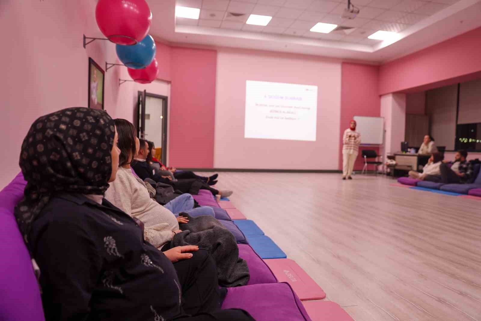 &ldquo;İlk Adım Ebe Gebe Okulu&rdquo; T&uuml;rkiye&rsquo;ye &ouml;rnek oldu
