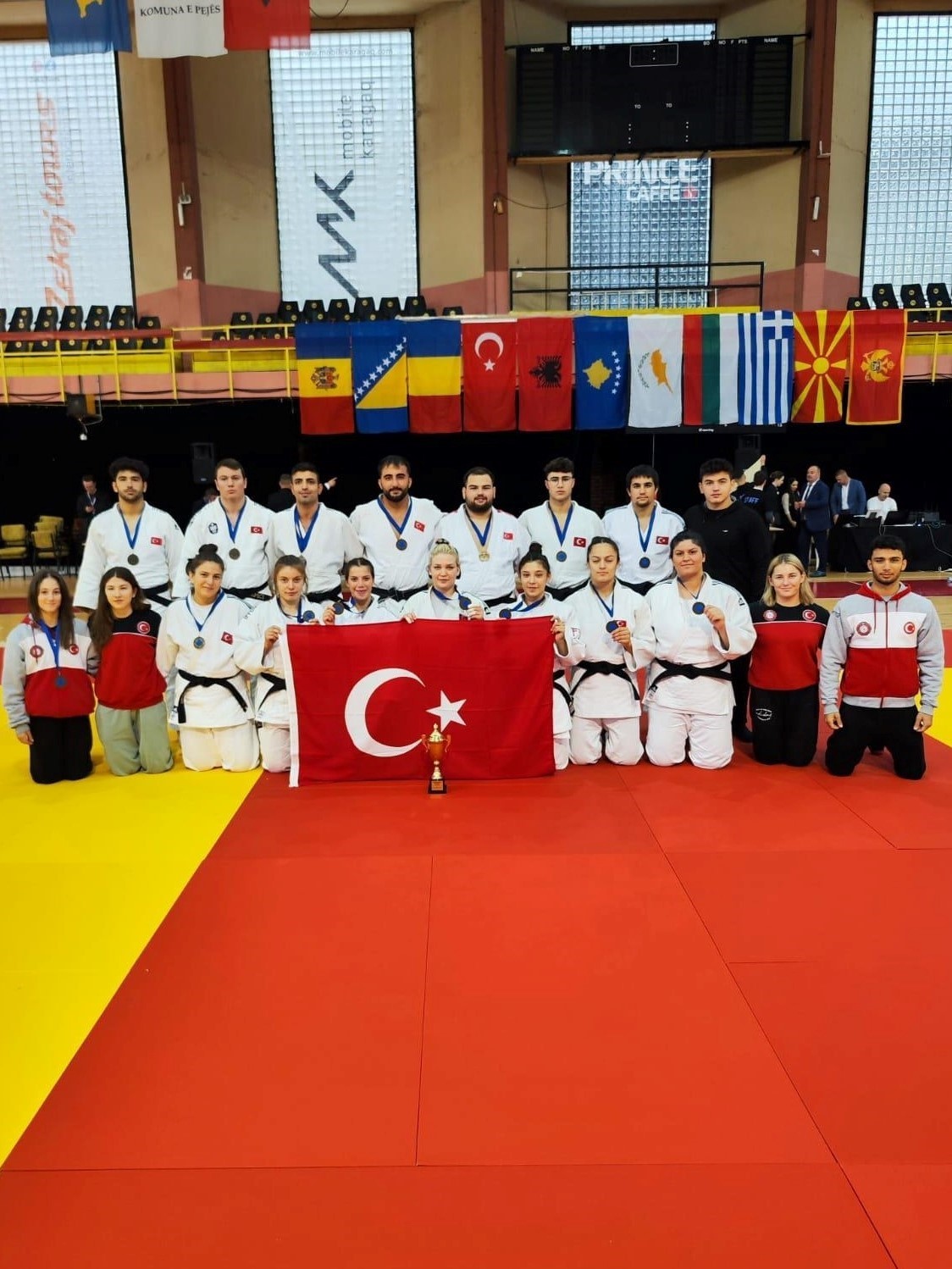 Balkan Şampiyonasında Denizli B&uuml;y&uuml;kşehir Belediyespor r&uuml;zgarı
