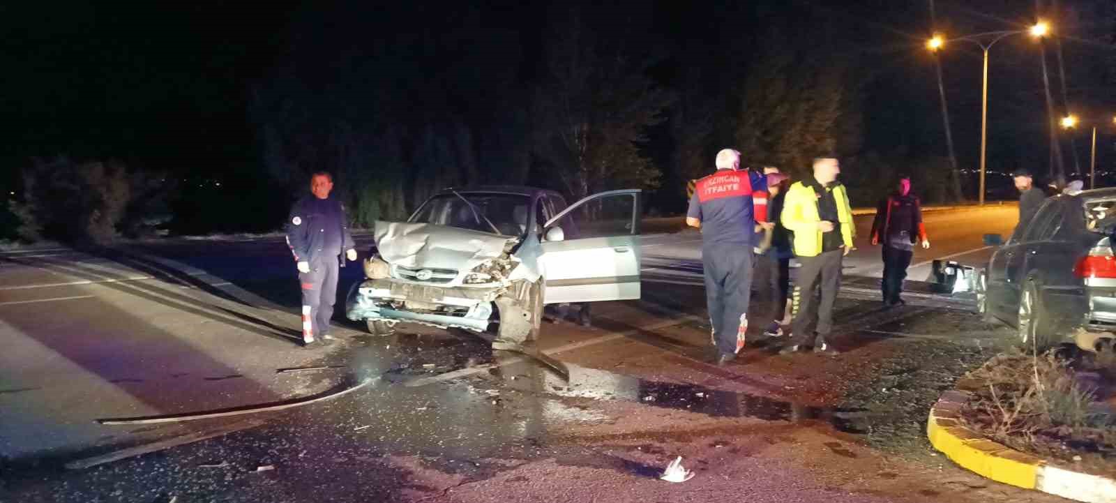 Erzincan’da trafik kazası: 2 yaralı
