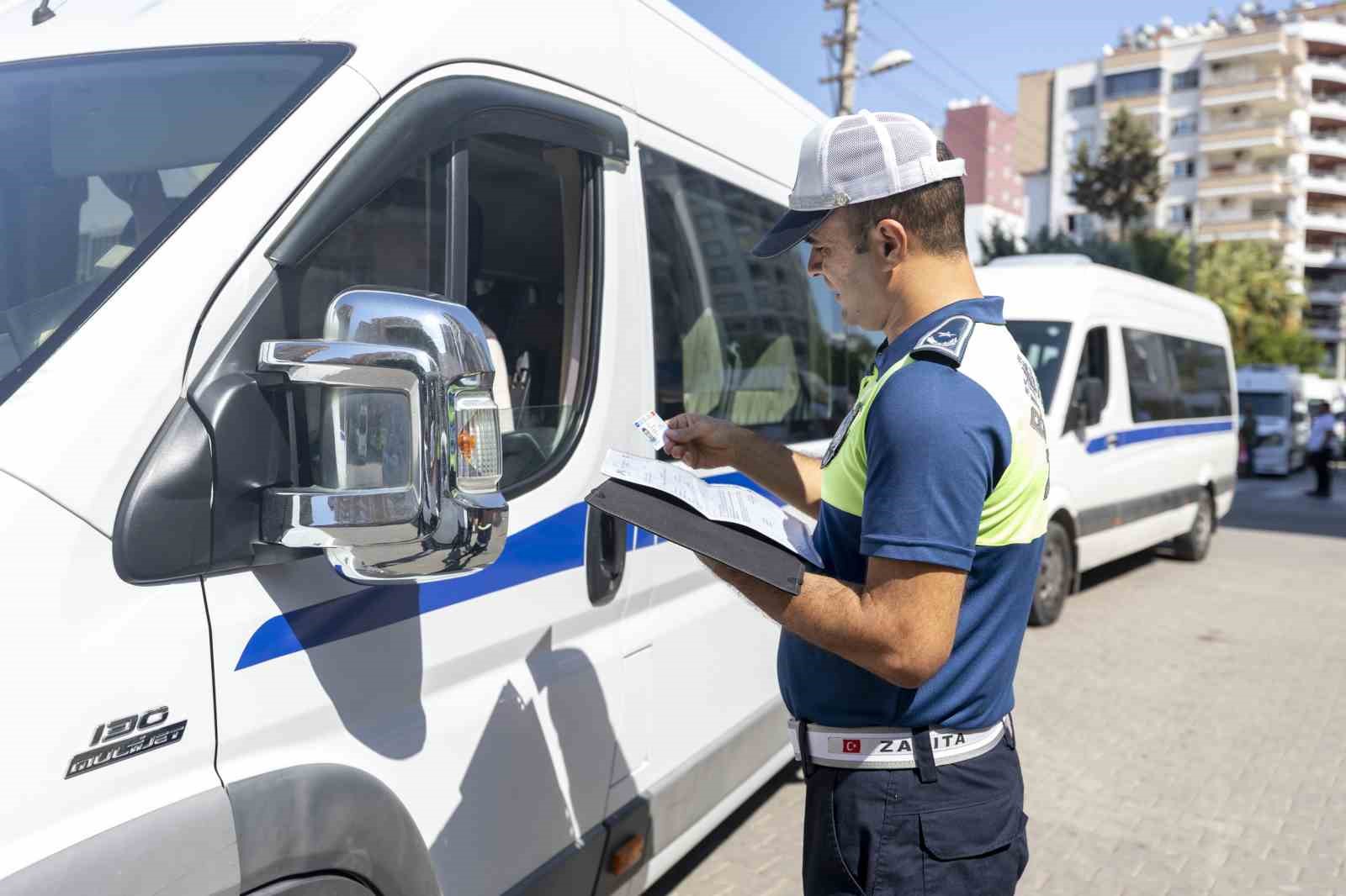 Mersin’de zabıta ekipleri okul servislerini denetliyor