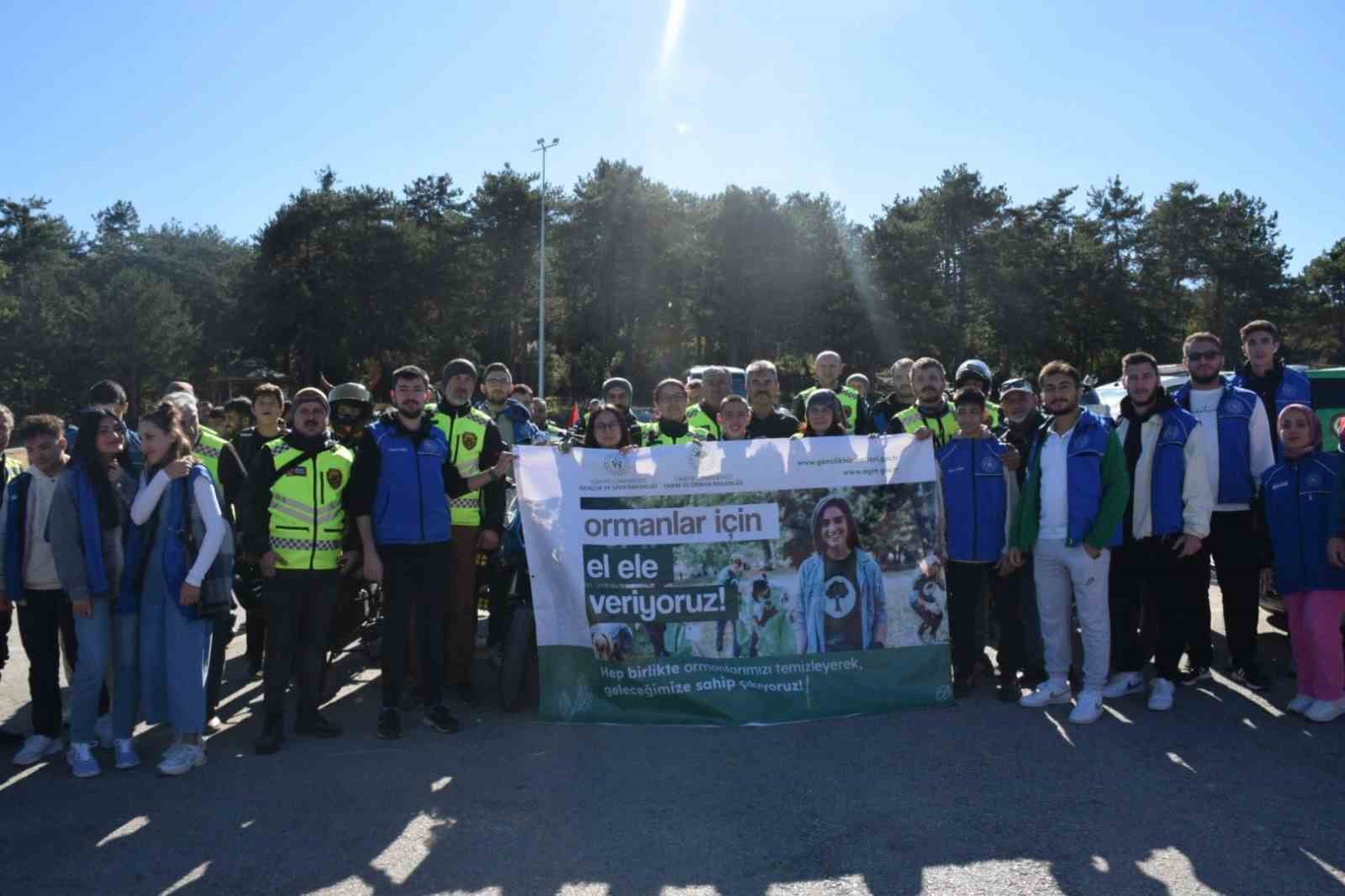 O kadar çöp topladılar ki poşetleriyle ’Bilecik’ yazdılar
