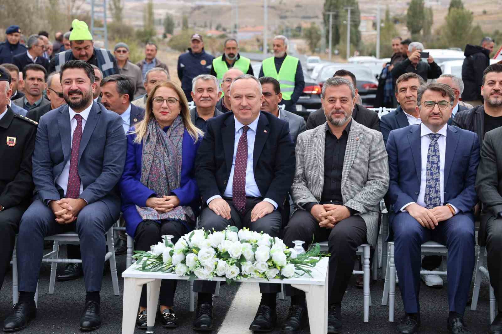 Çardak-Cezaevi yolu törenle trafiğe açıldı