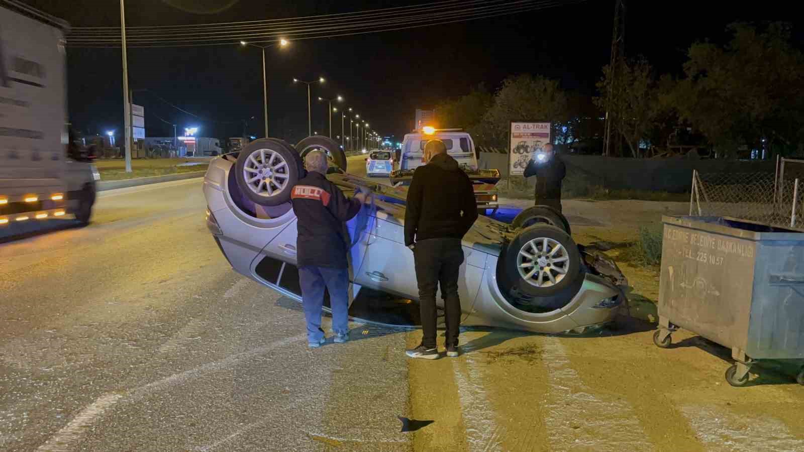 Edirne’de kontrolden çıkan otomobil takla attı: 2 yaralı
