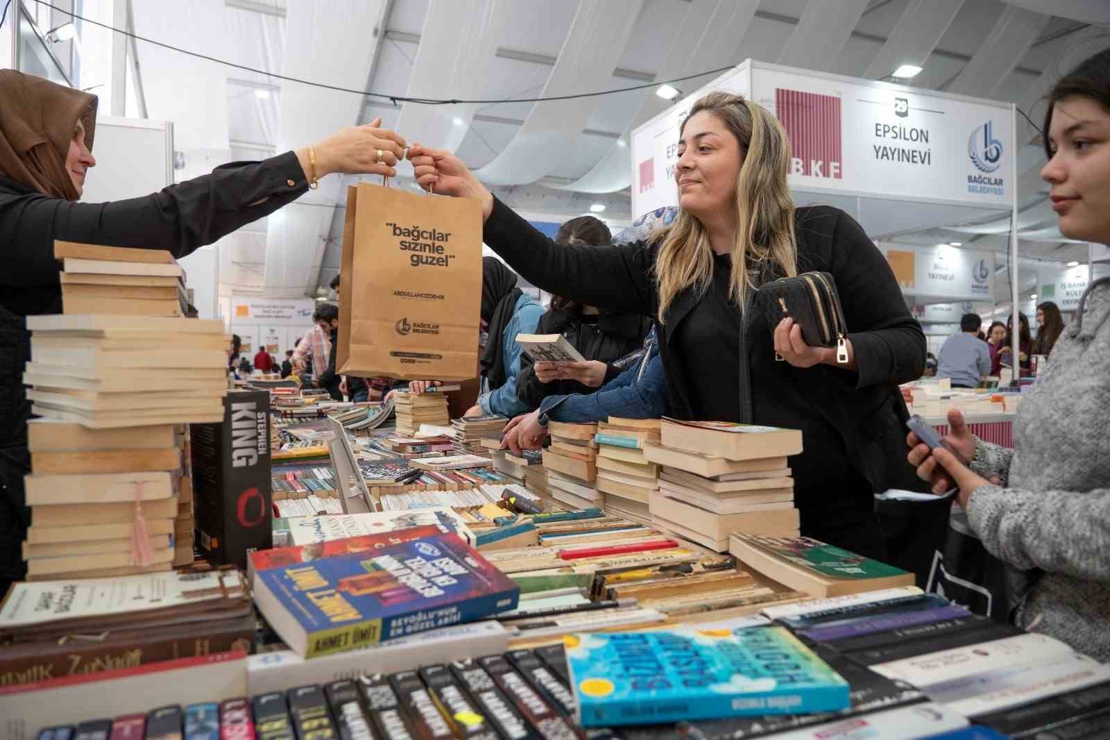 Bağcılarlılar, festival tadında bir kitap fuarı geçiriyor