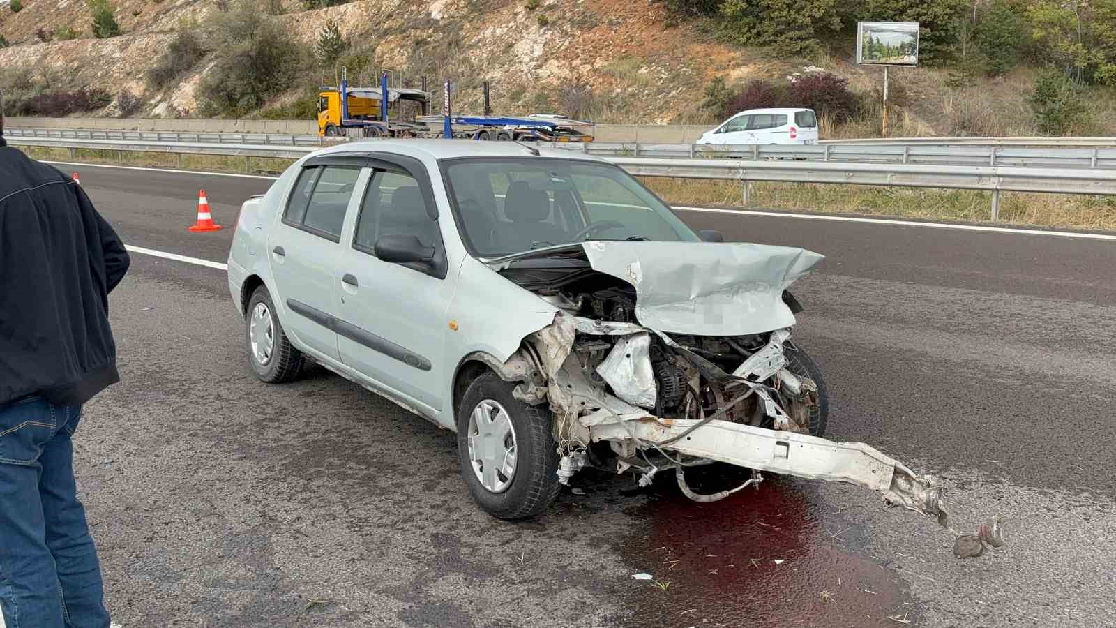 Otoyolda bariyerlere çarparak 30 metre sürüklendi: &quot;Bir anlık dalgınlık&quot;