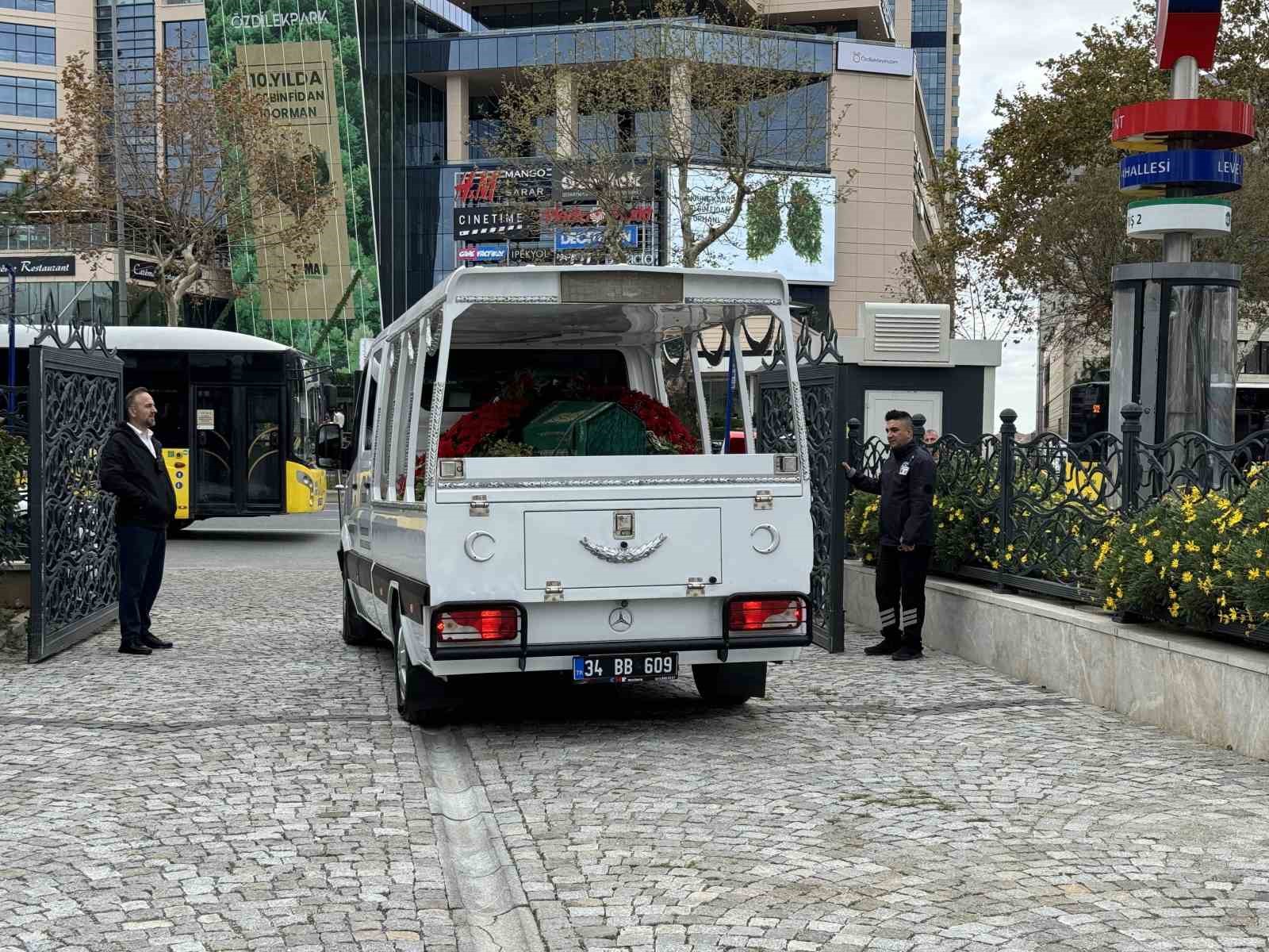 Oyuncu Suphi Tekiner son yolculuğuna uğurlandı
