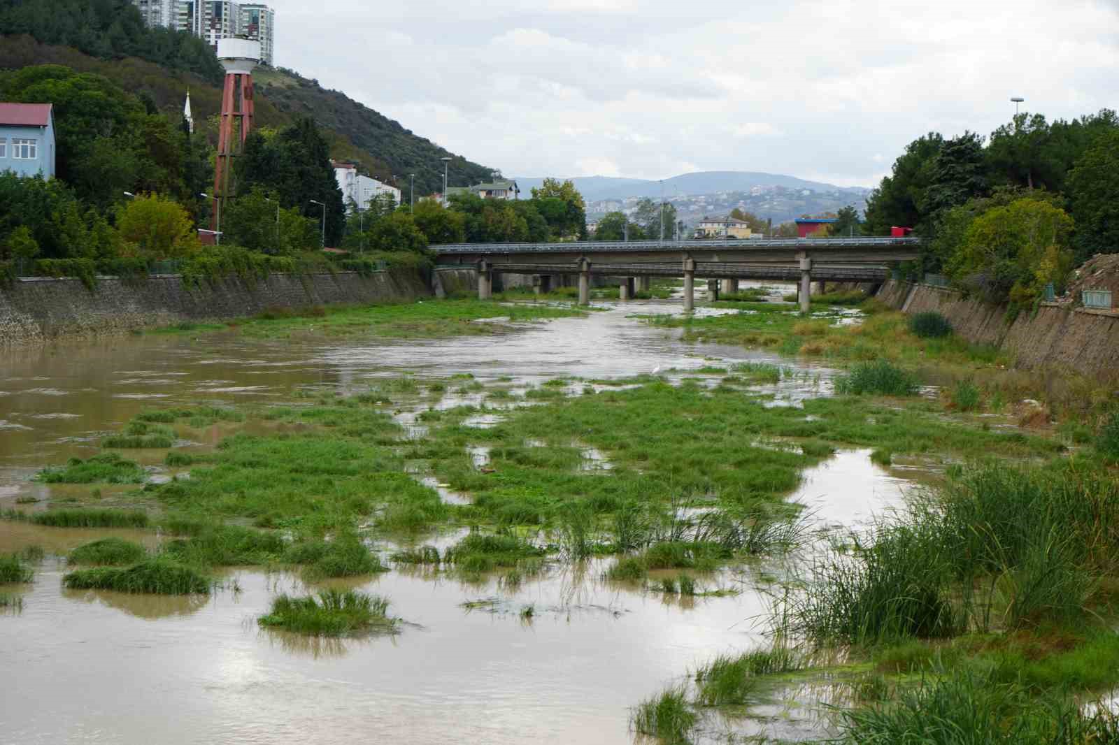 Samsun’da etkili olan sağanak, akarsuları coşturdu
