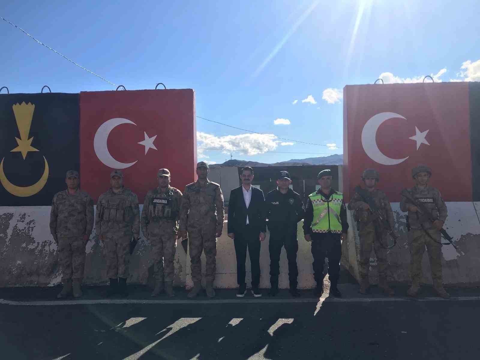 Kaymakam Yılmaz’dan Jandarma kontrol noktasına ziyaret