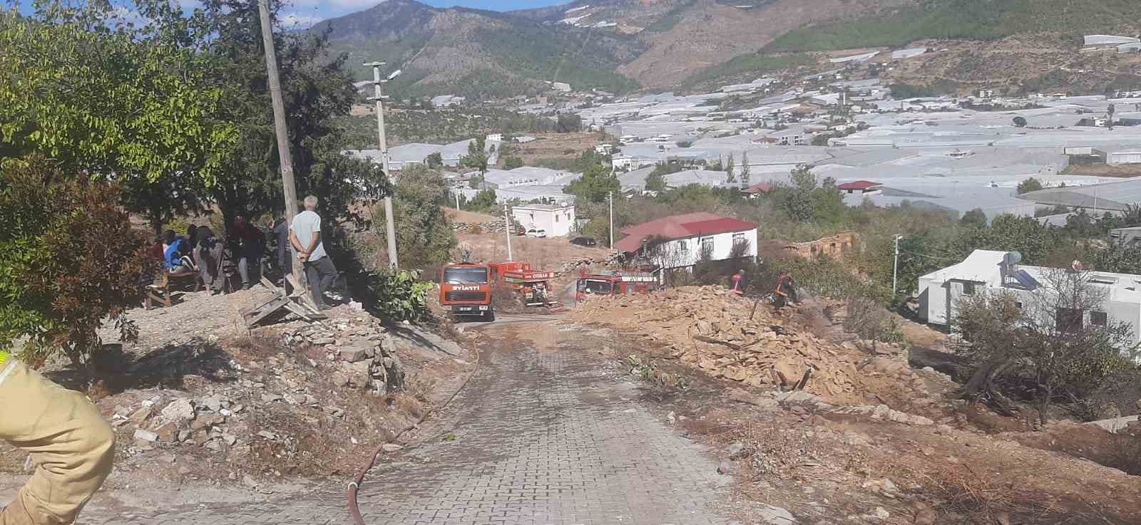 Mersin’de zeytinlik alanda yangın