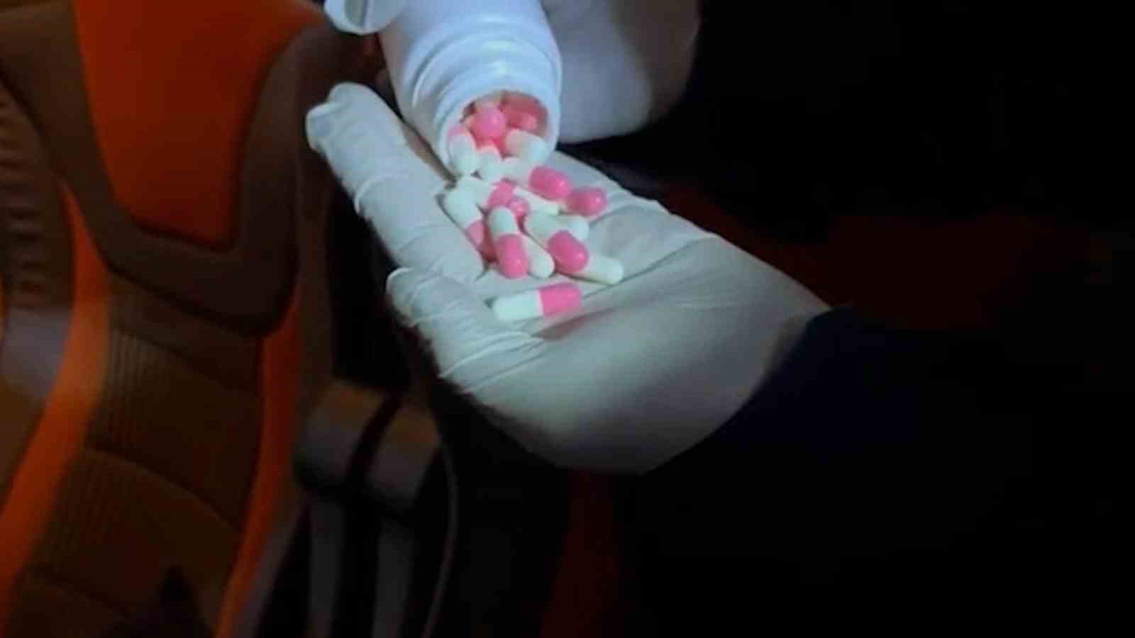 43 ilin ge&ccedil;iş g&uuml;zergahında uyuşturucu tacirlerine ge&ccedil;it yok: 3 ş&uuml;pheli tutuklandı
