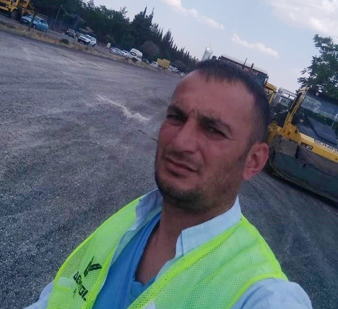 Ağaca &ccedil;arpan otomobilde hayatını kaybetti
