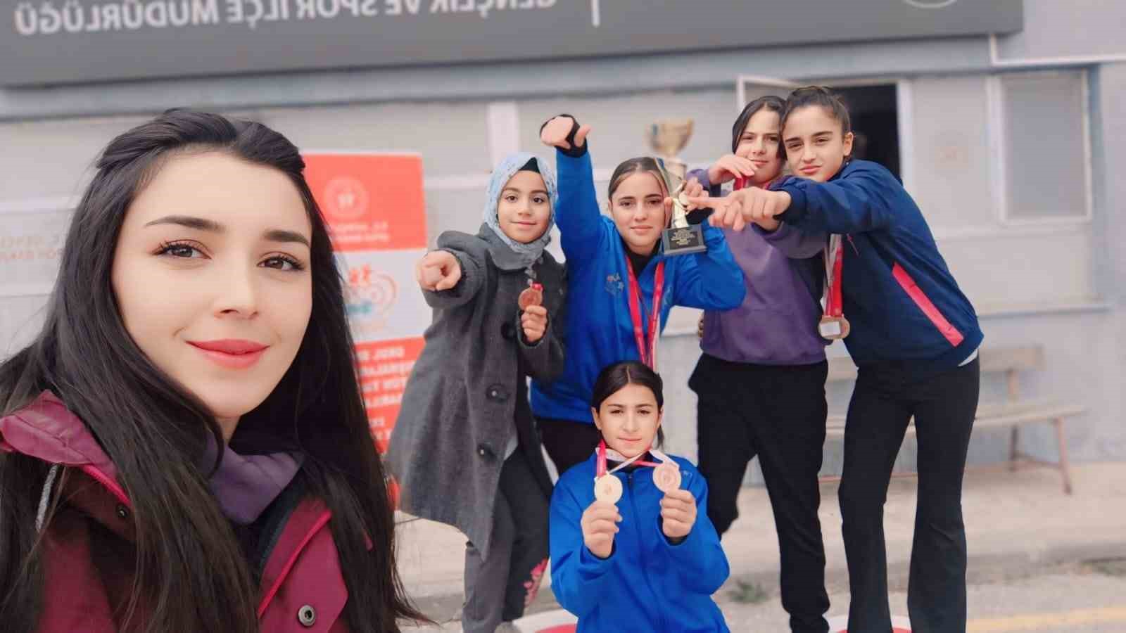 Atletizm yarışmalarında b&uuml;y&uuml;k başarı
