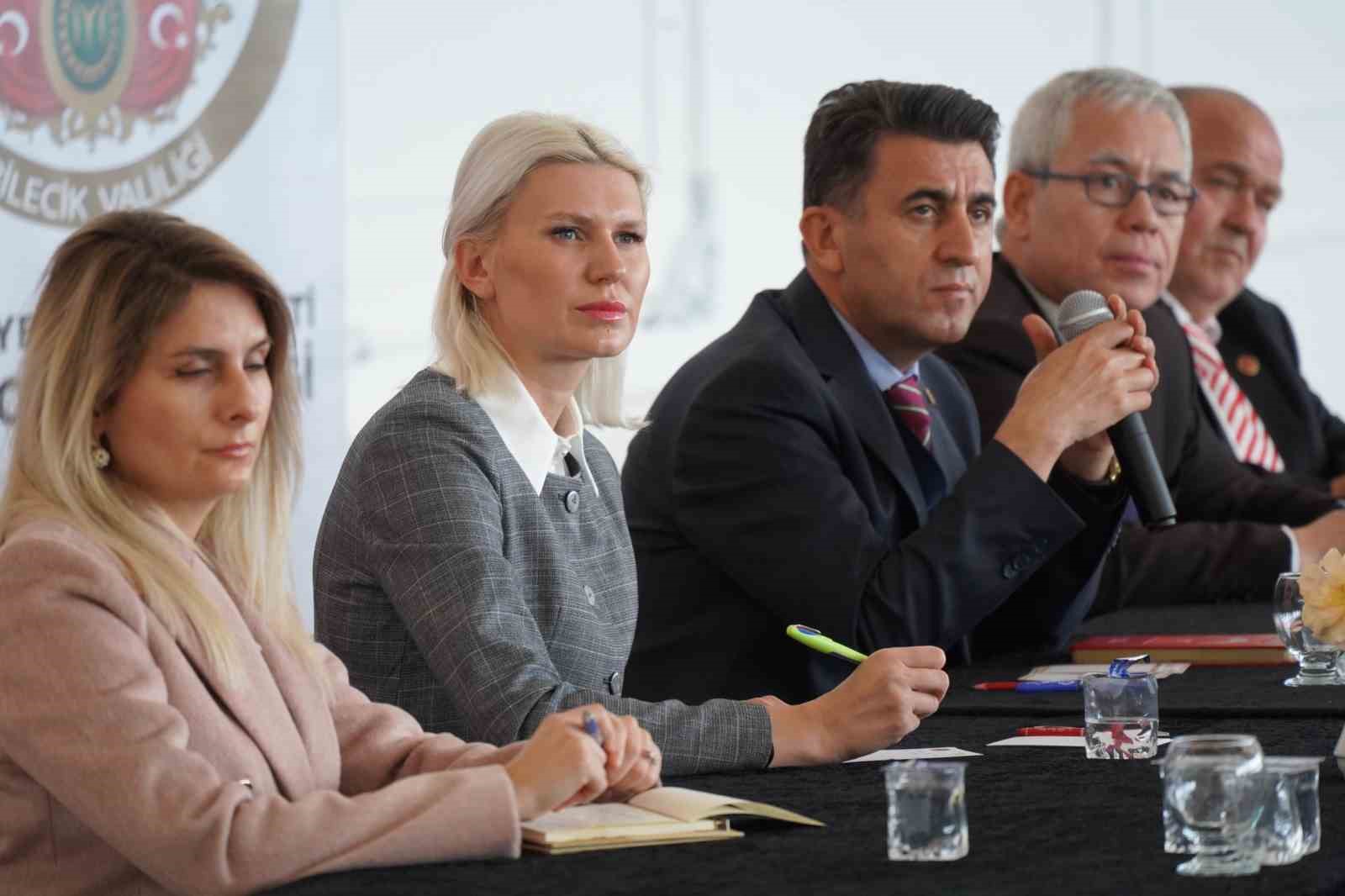 Başkan Subaşı, muhtarları ağırlayarak  talep ve g&ouml;r&uuml;şlerini dinledi
