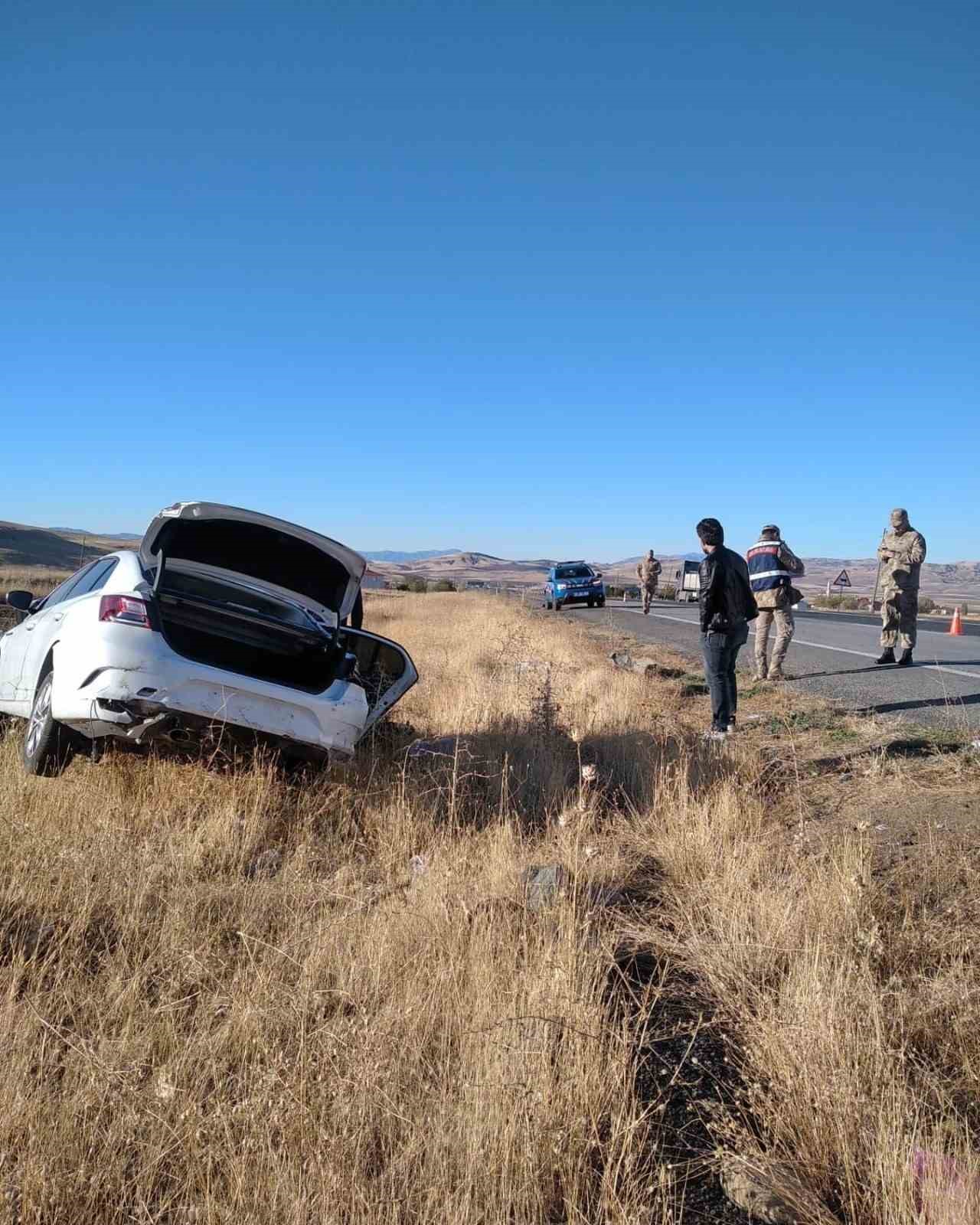 Elazığ’da otomobil takla attı: 2 yaralı