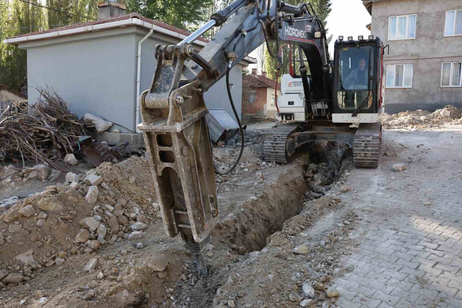 Kütahya’nın Andız Mahallesi’nde deforme olan içme suyu hattı yenileniyor
