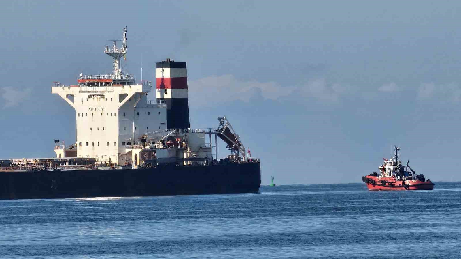 Zonguldak’ta yük gemisi karaya oturdu
