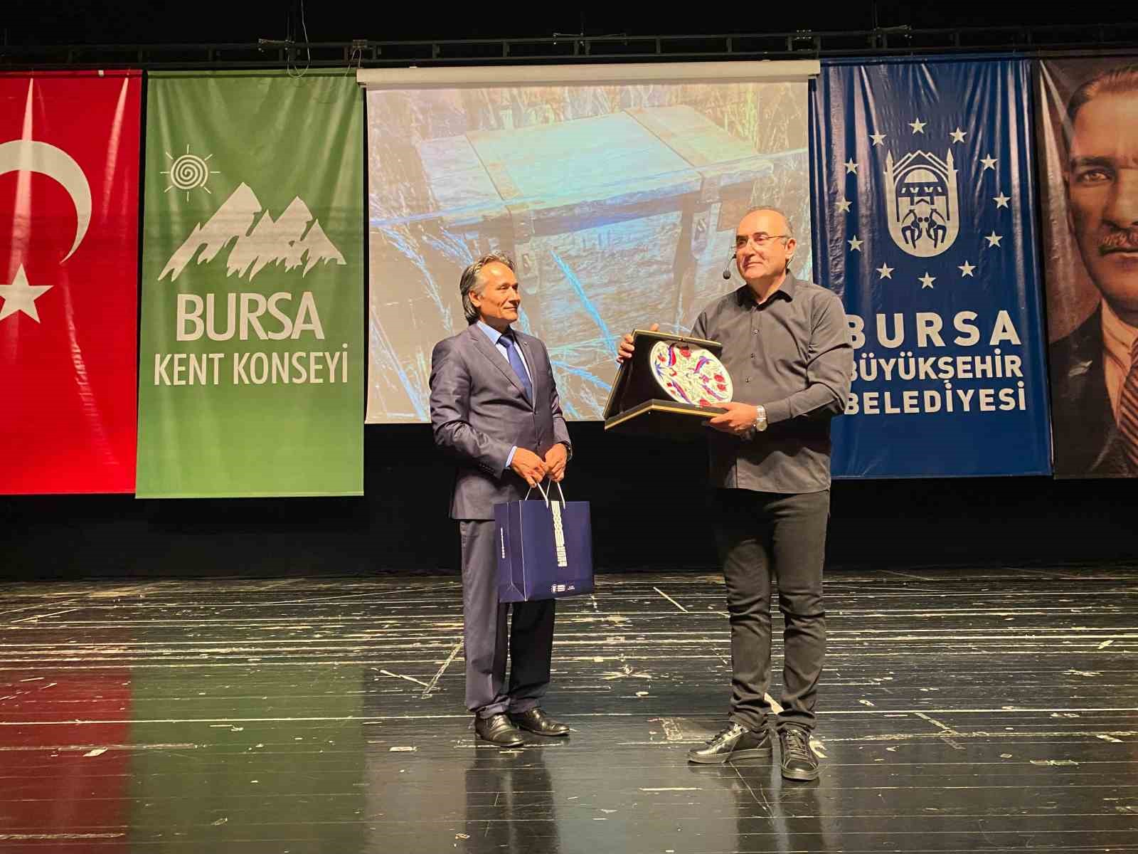 Sunay Akın, ’Cumhuriyet’e Giden Yol’da Bursalılar ile buluştu
