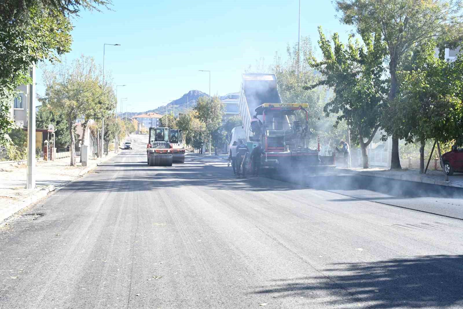 Isparta’da asfalt çalışmaları devam ediyor
