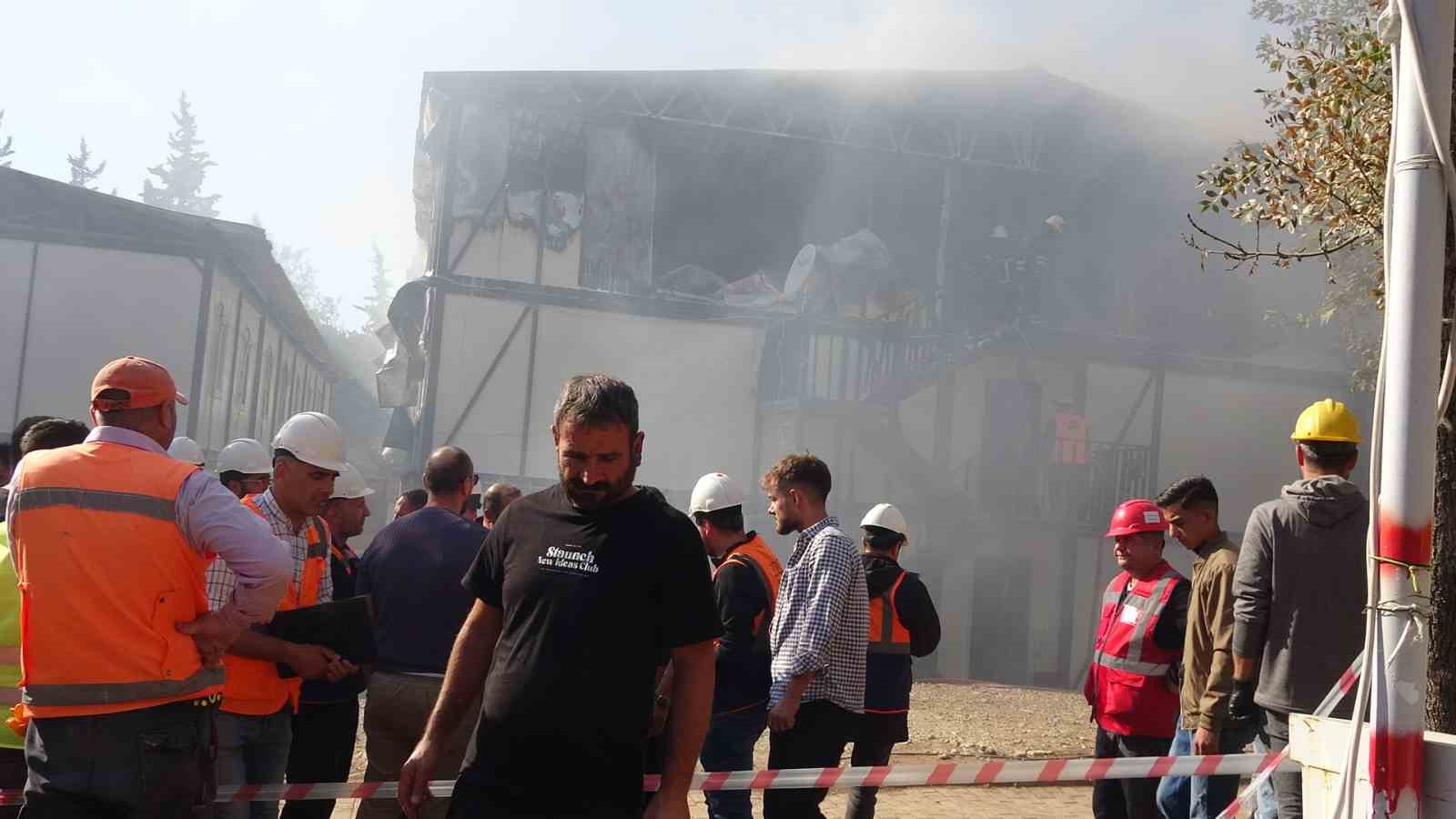 Kahramanmaraş’ta inşaat işçilerinin kaldığı konteynerde yangın