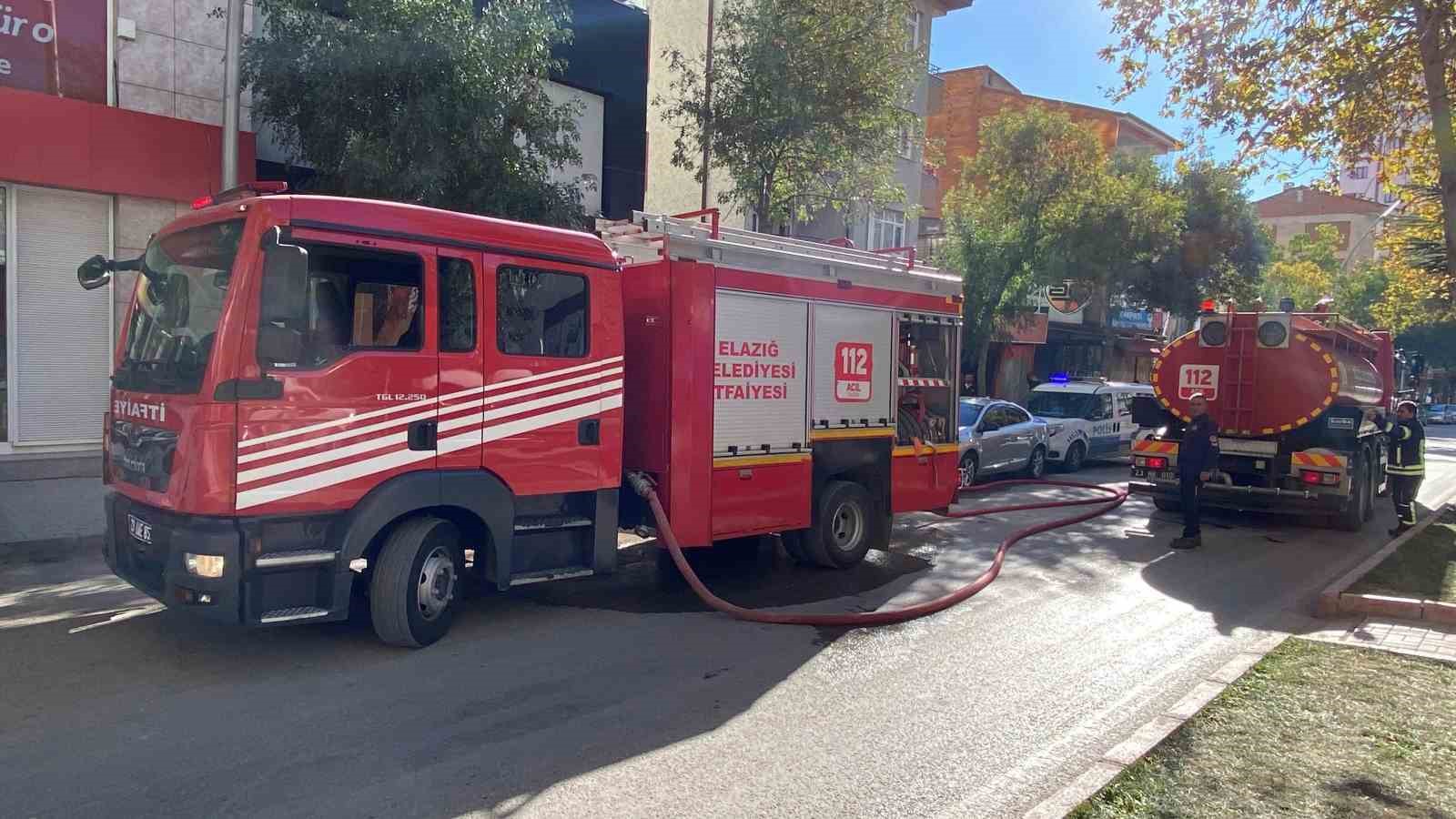 Elazığ’da ev yangını: 1 kişi dumandan etkilendi
