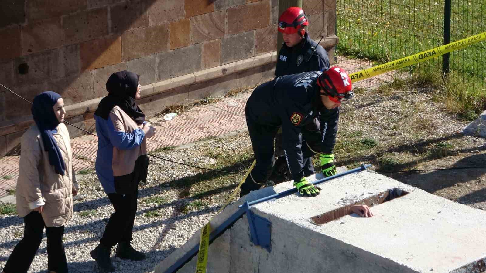 Van depreminin 13. yıl dönümünde gerçeği aratmayan tatbikat
