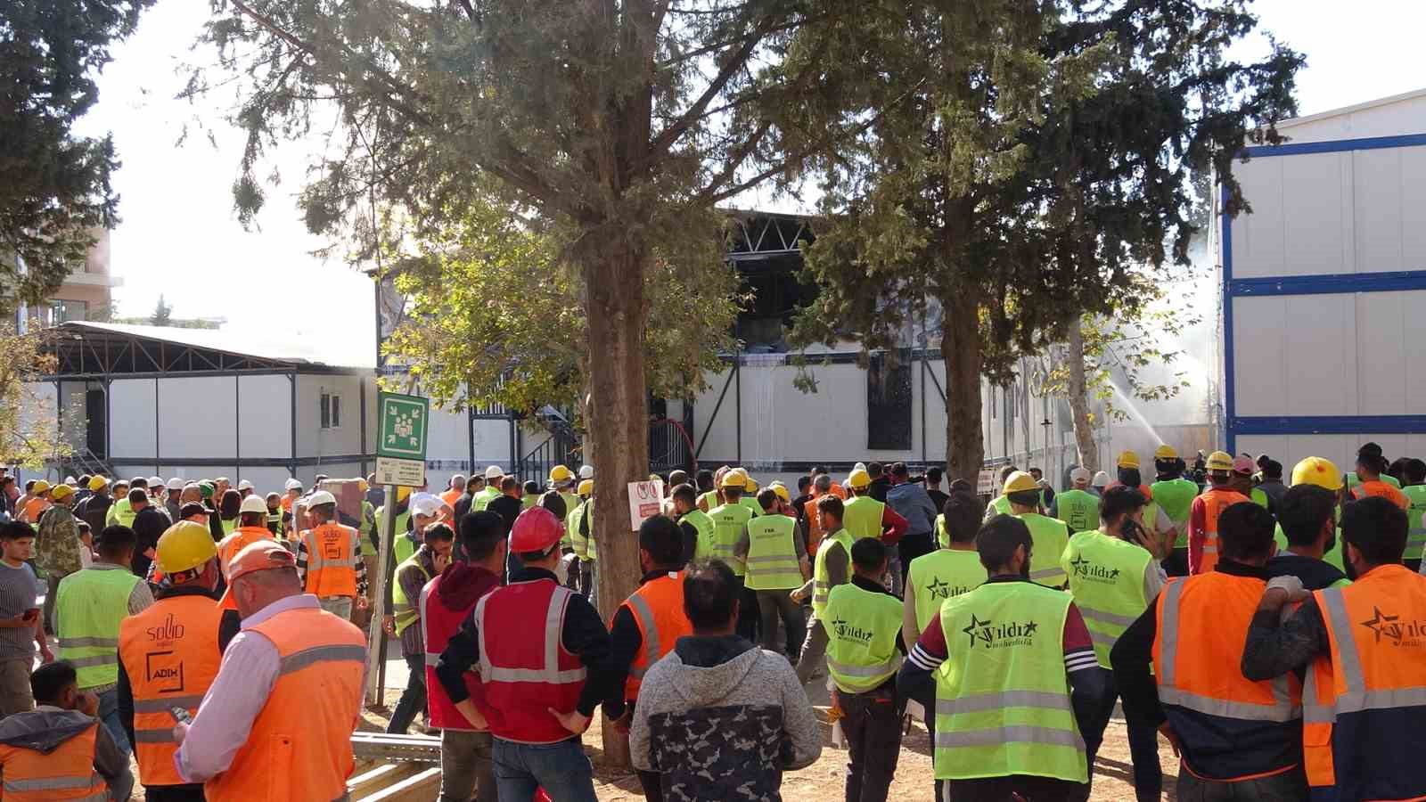 Kahramanmaraş’ta inşaat işçilerinin kaldığı konteynerde yangın