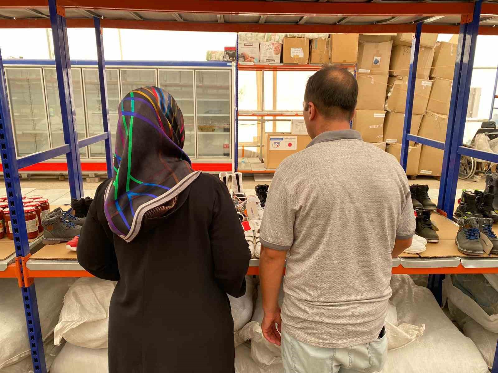 Sosyal market g&uuml;nde 70 kişiye destek sağliyor
