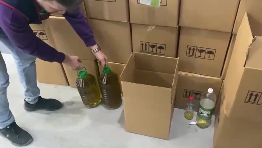 Tamirhanede pamuk ve soya yağlarından sahte zeytinyağı &uuml;rettiler
