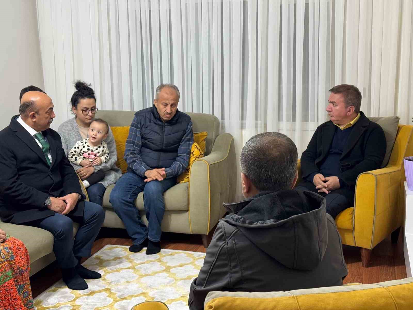 Vali Aydoğdu, vefat eden G&uuml;neş&rsquo;in ailesine taziyede bulundu
