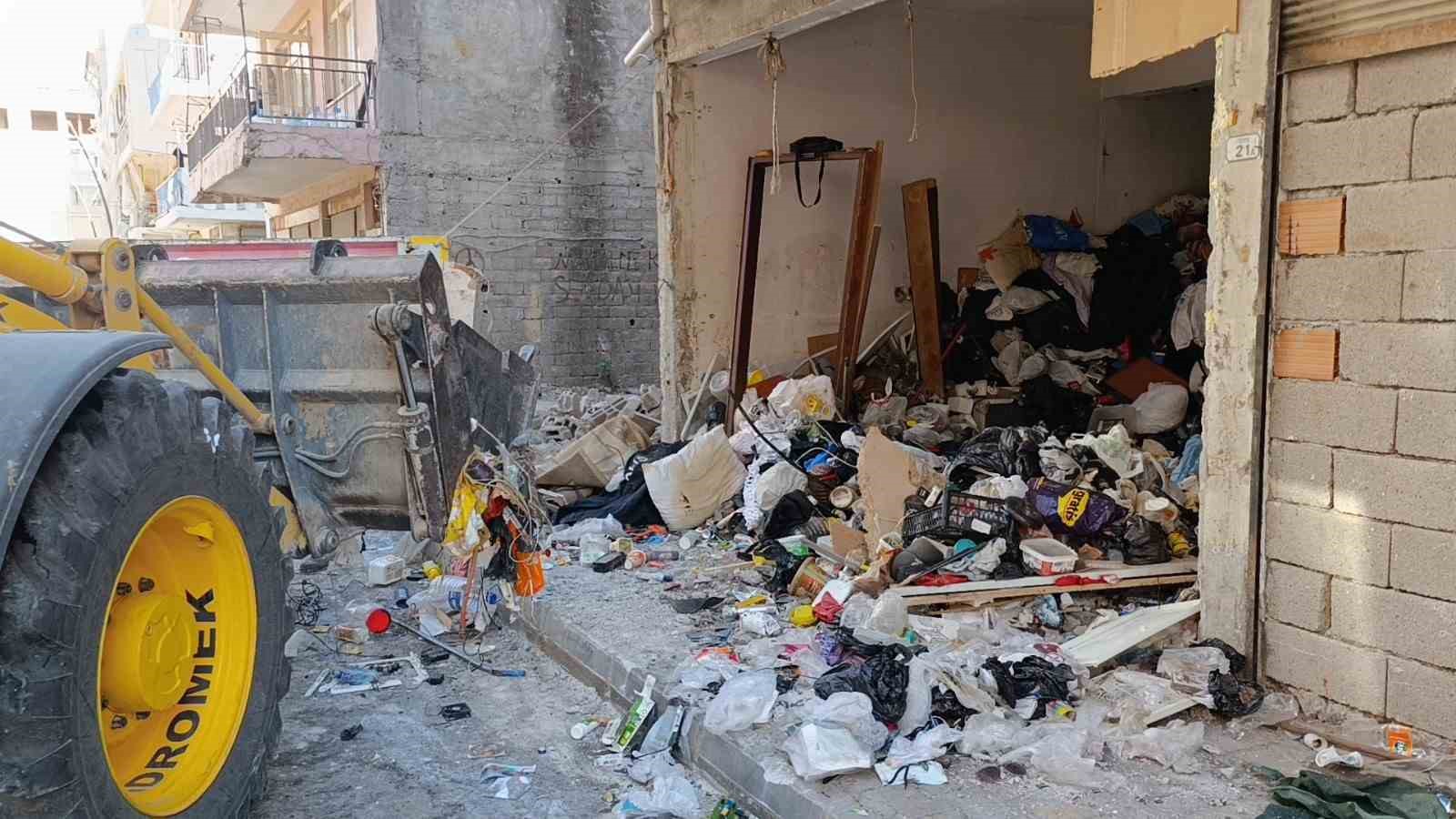 &Ccedil;&ouml;p evden 10 kamyon &ccedil;&ouml;p &ccedil;ıktı
