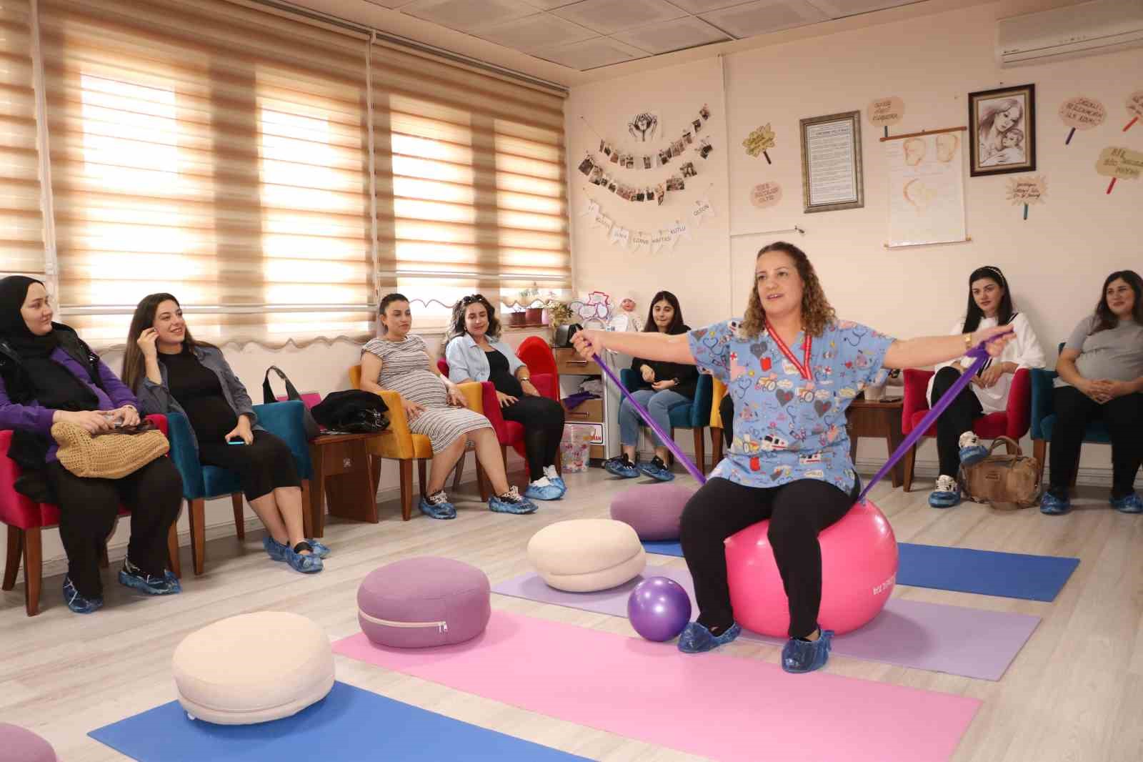 Erzincan’da Gebe Okulu eğitimleri ile anneler bilgilendiriliyor