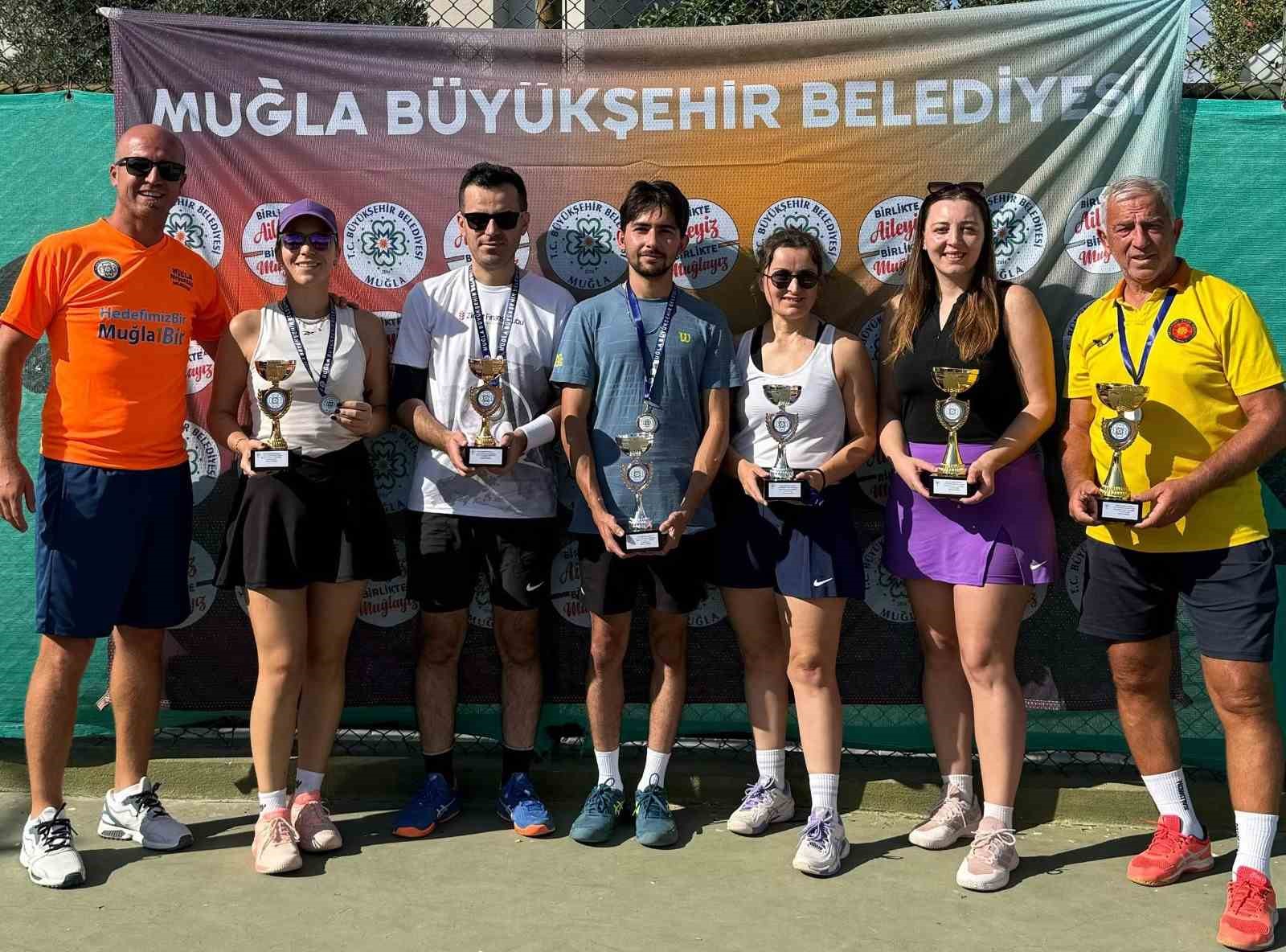 Büyükşehir Belediyesi 6. Geleneksel Cumhuriyet Kupası Karma Tenis Turnuvası Dalaman’da yapıldı