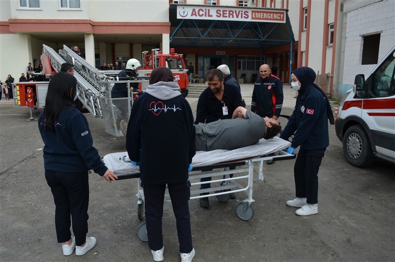 Amasya’da hastanedeki tatbikat gerçeğini aratmadı
