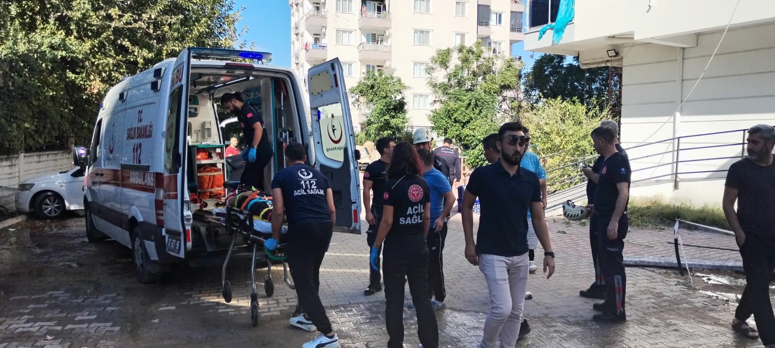 Antalya’da inşaat iskelesi çöktü: 2 işçi yaralandı