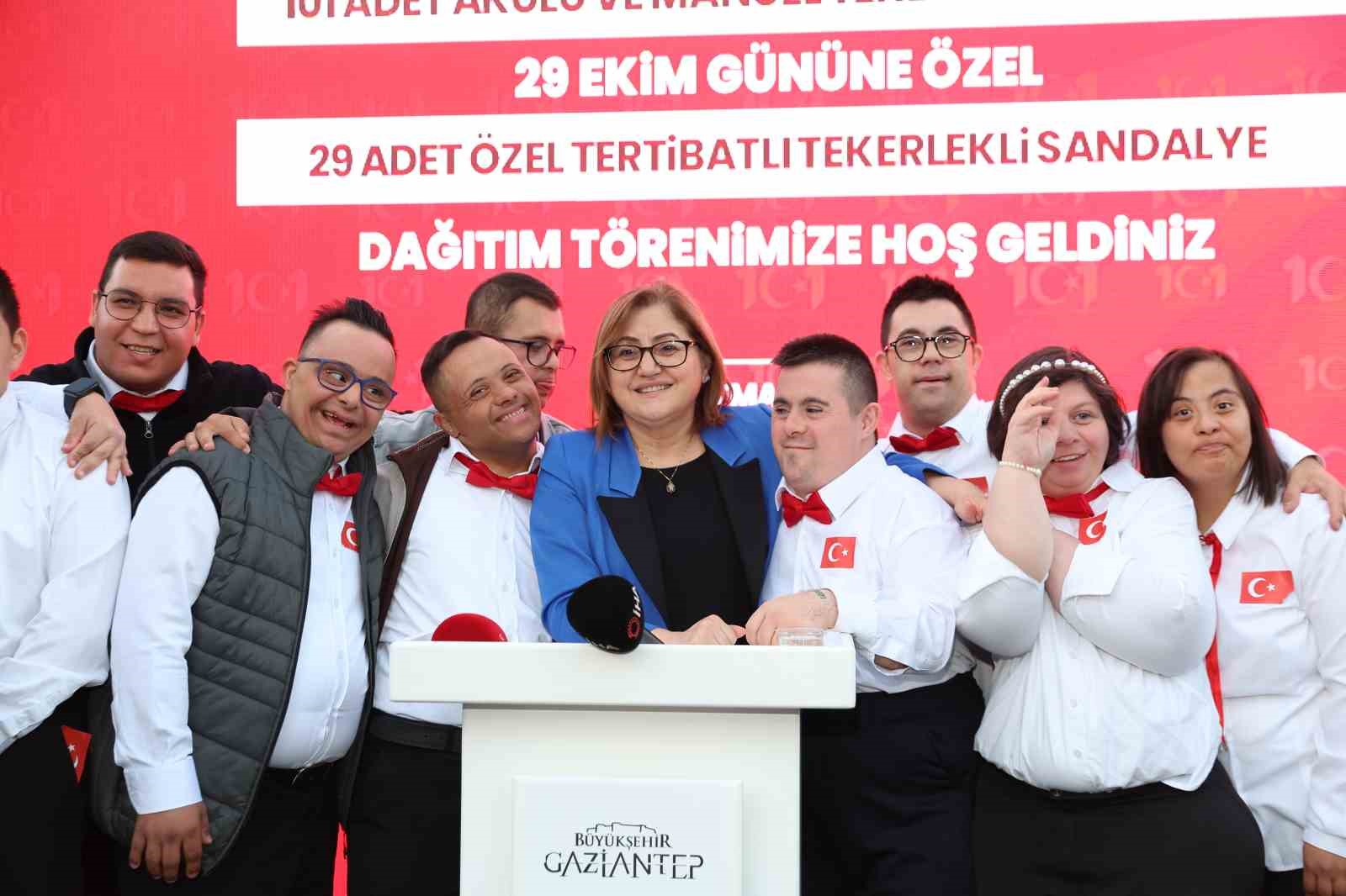 Gaziantep’te down sendromlu bireyler TUSAŞ şehitlerini andı, duygu dolu anlar yaşandı