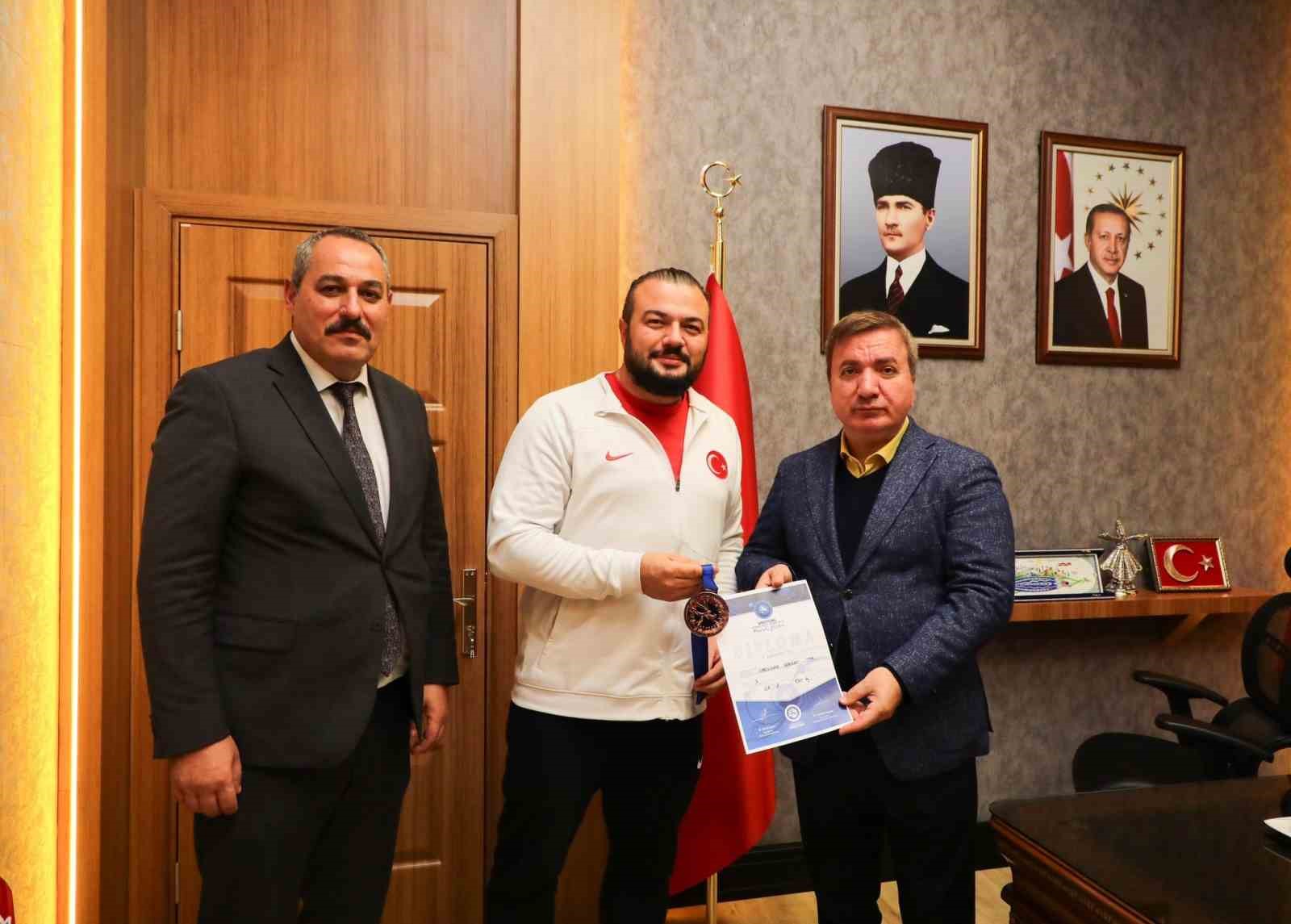 G&uuml;reş&ccedil;ilerden Vali Aydoğdu&rsquo;ya ziyaret
