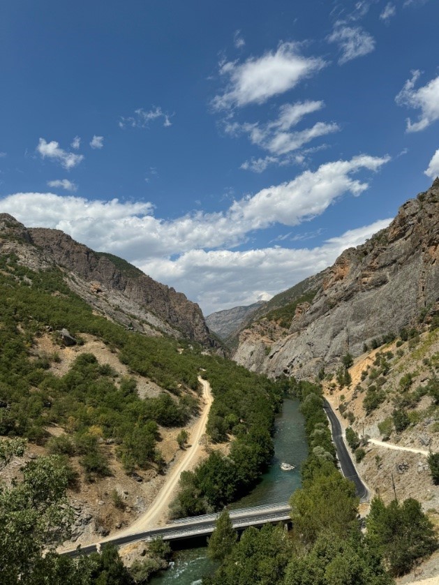 Munzur Nehri’ne akan kanalizasyona karşı imza kampanyası başlatıldı