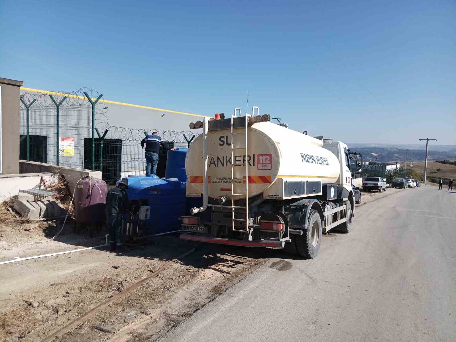 Suyu kesilen &ccedil;&ouml;p tesisin yardımına Başkan Tekin koştu

