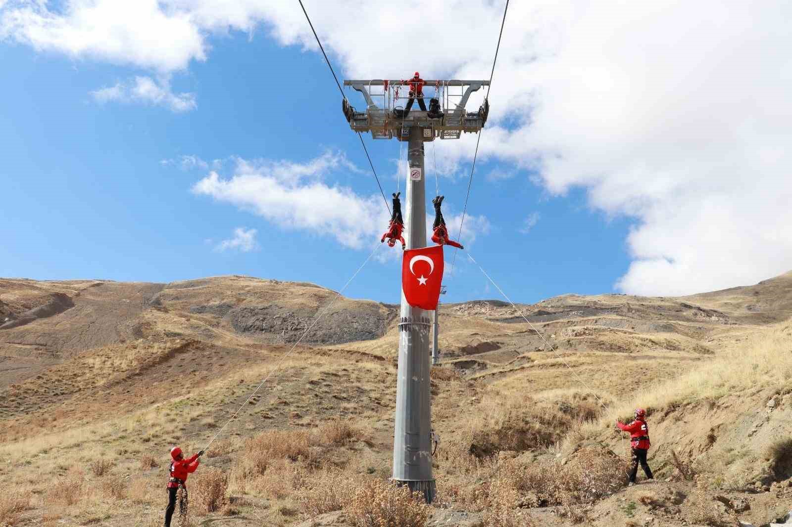 JAK timinden nefes kesen kurtarma tatbikatı