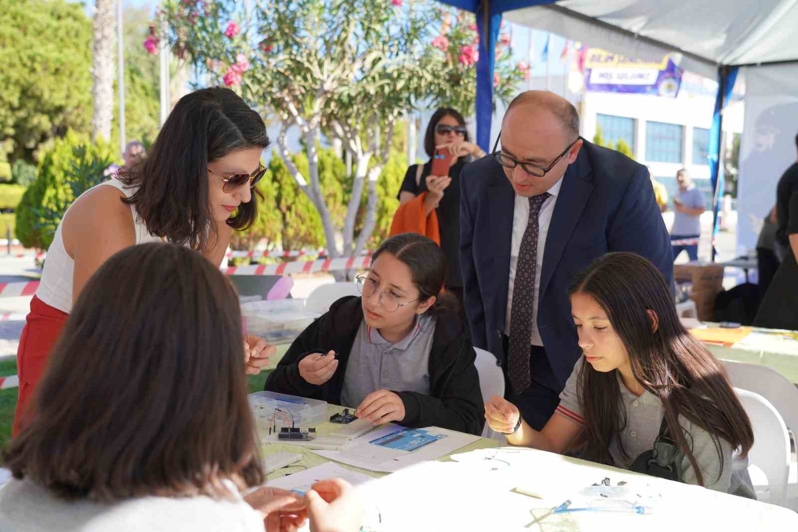 Öğrenciler, Erdemli Bilim Şenliği’nde buluştu
