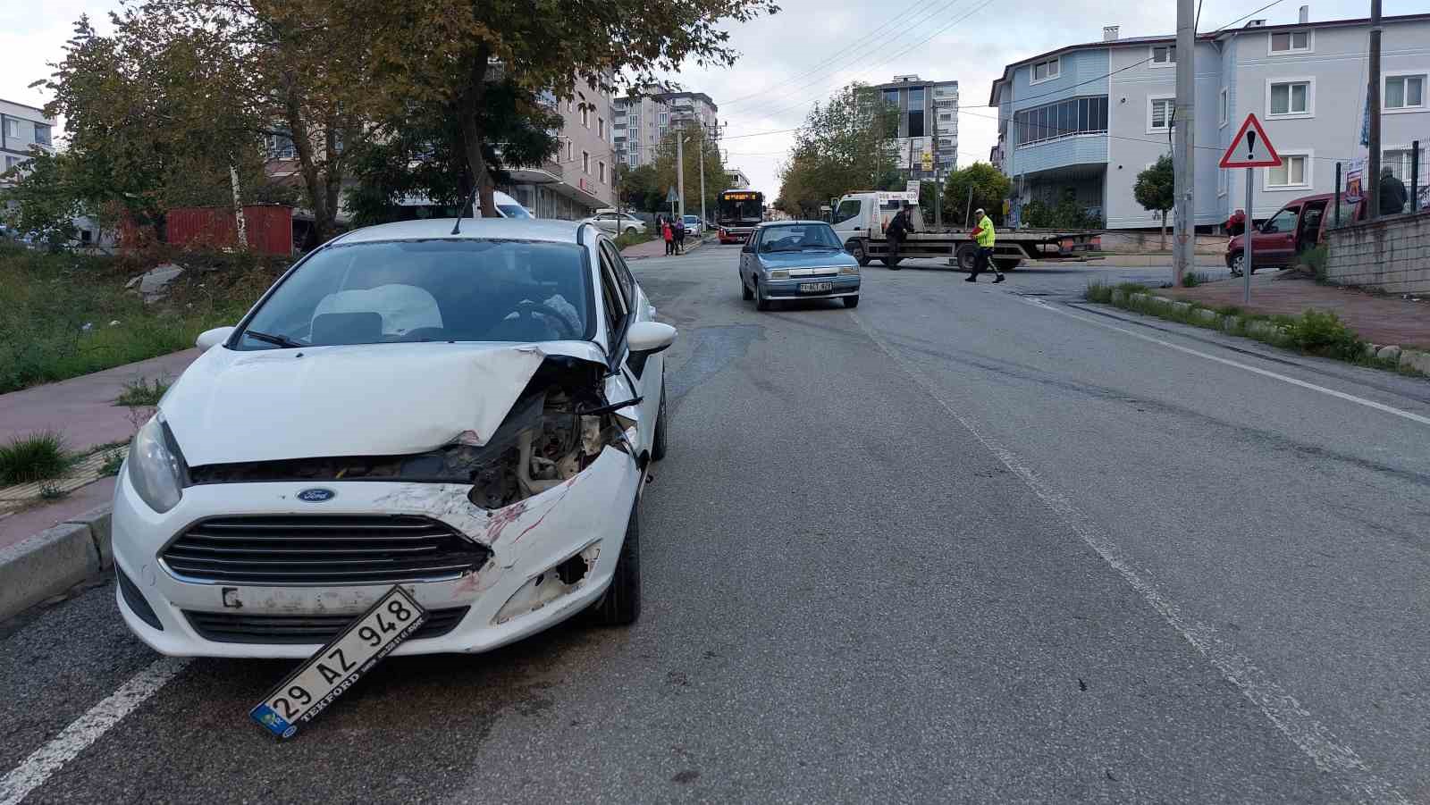 Sürekli kazanın olduğu yolda yine kaza
