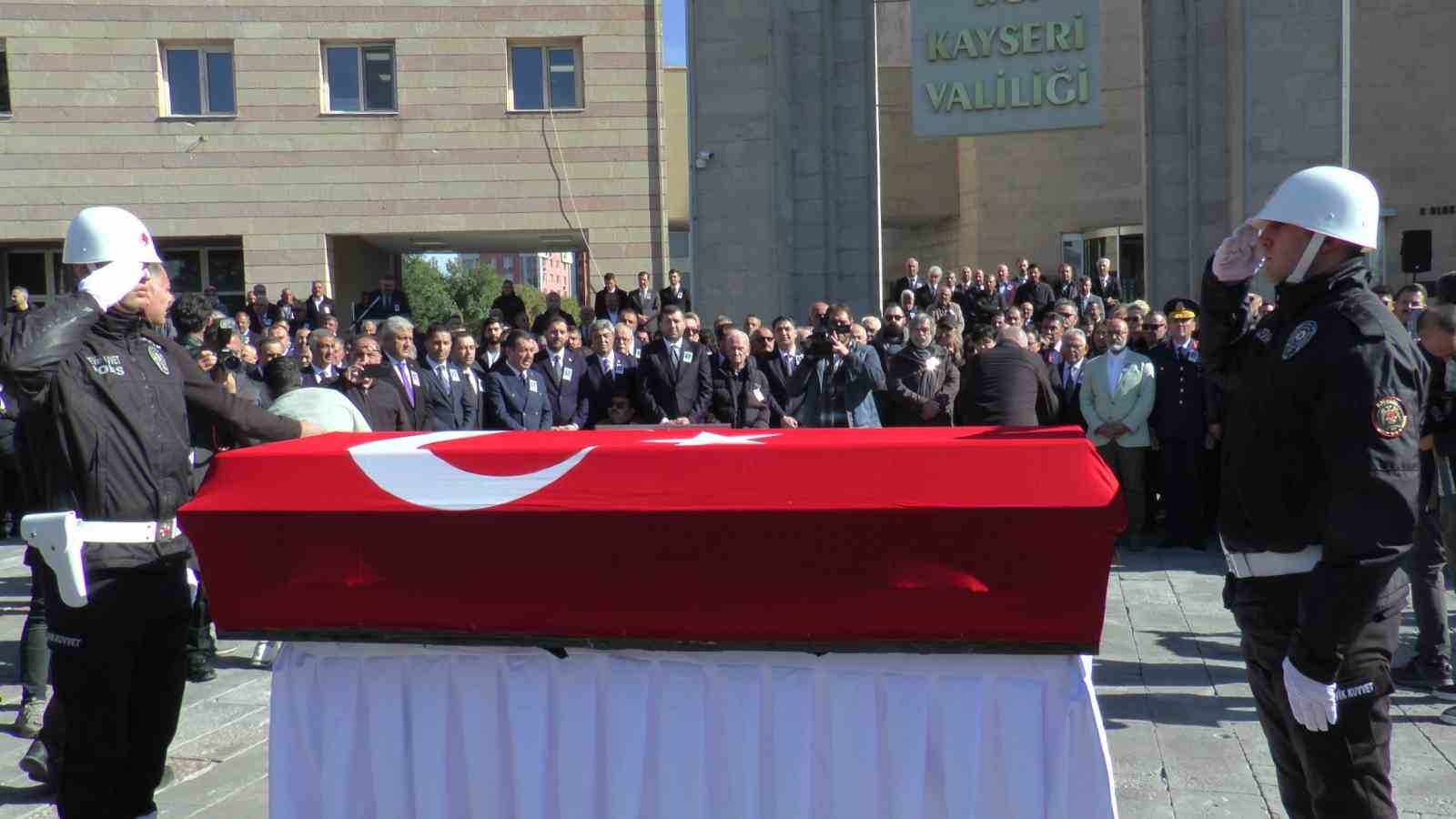 Vefat eden eski bakan için Kayseri’de tören düzenlendi