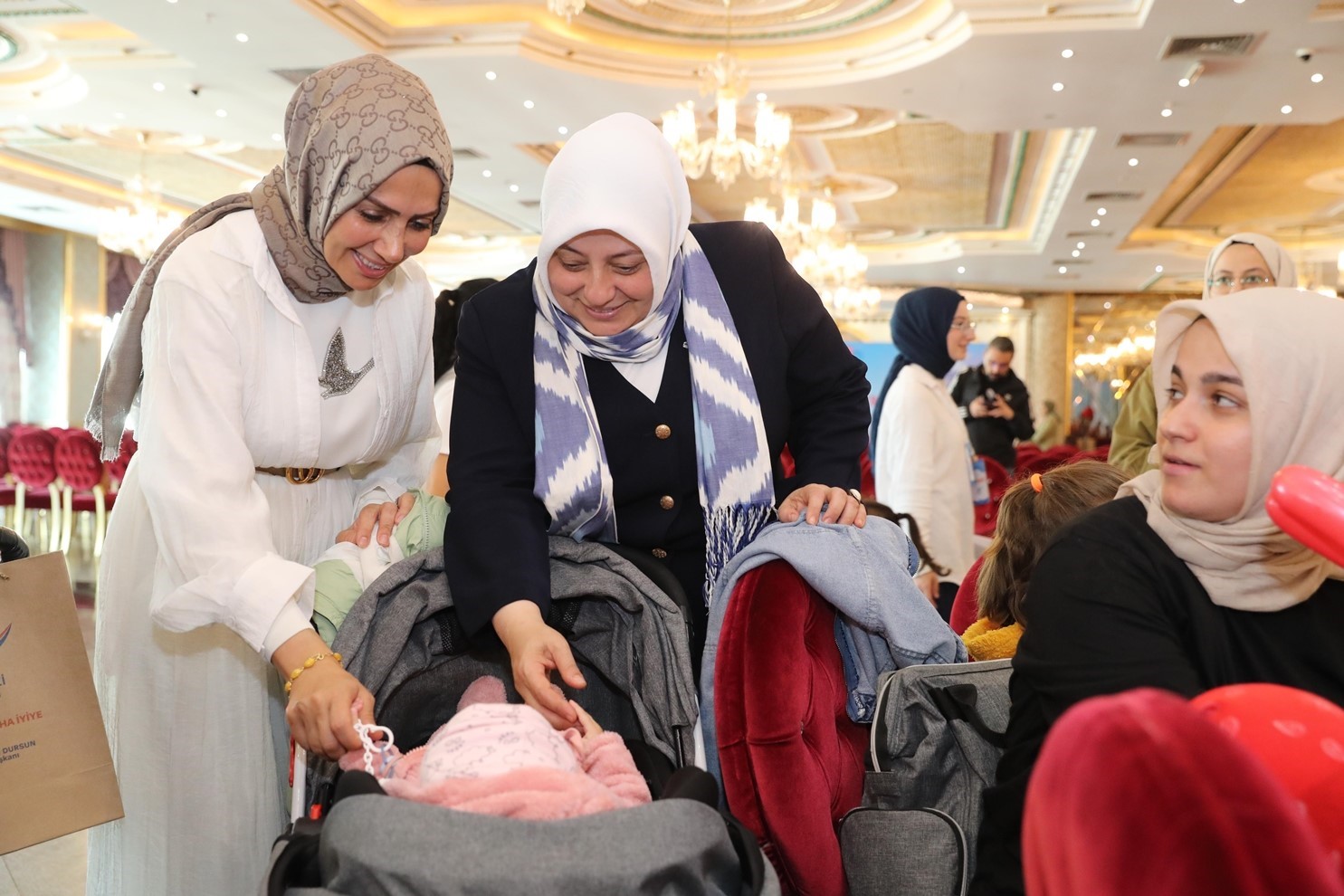 Sultangazi’deki Hoş Geldin Bebek" programında çocuklar gönüllerince eğlendi
