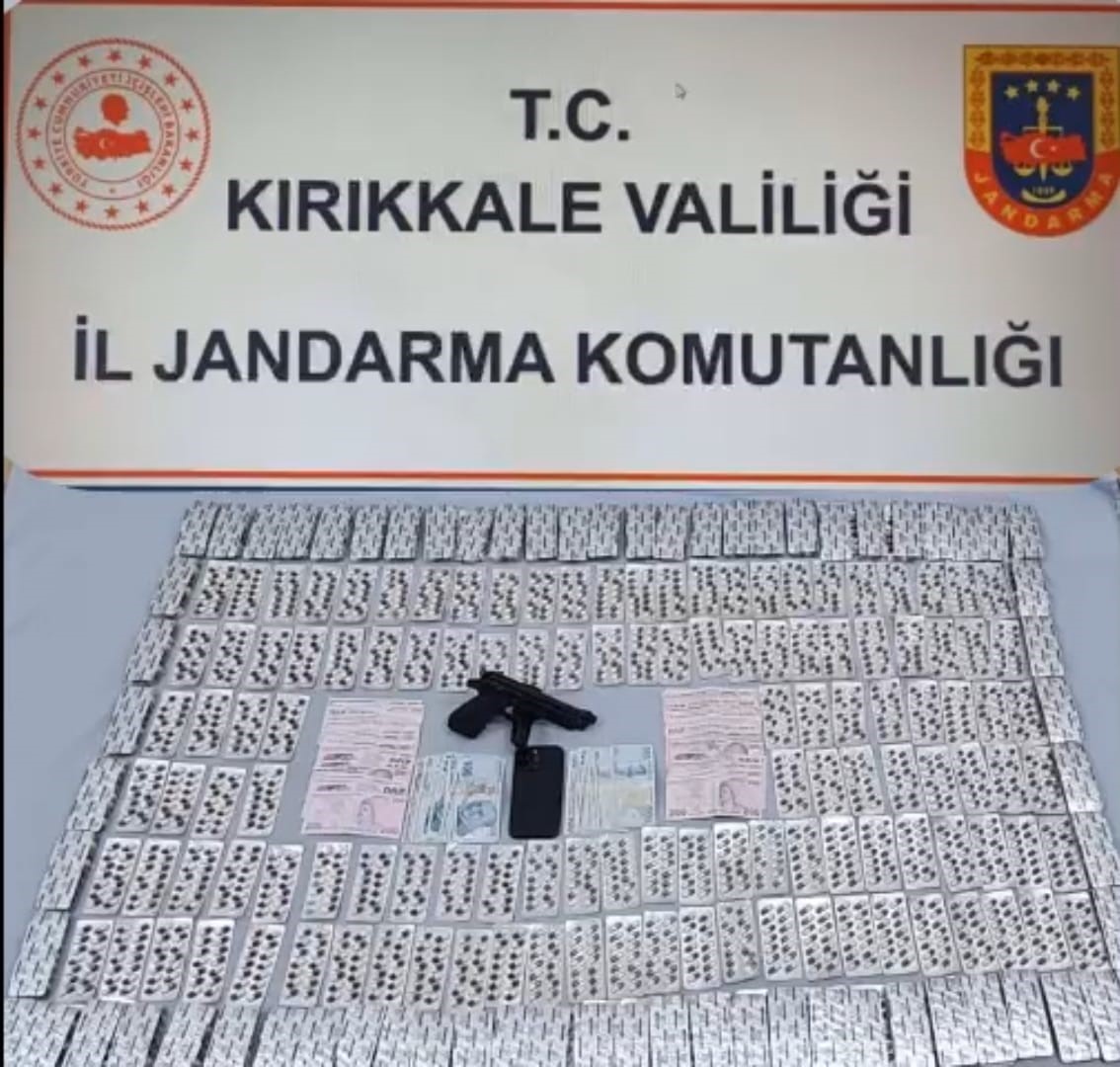 Narkotik k&ouml;peği "Tepe" 3 bin 622 adet uyuşturucu hap buldu
