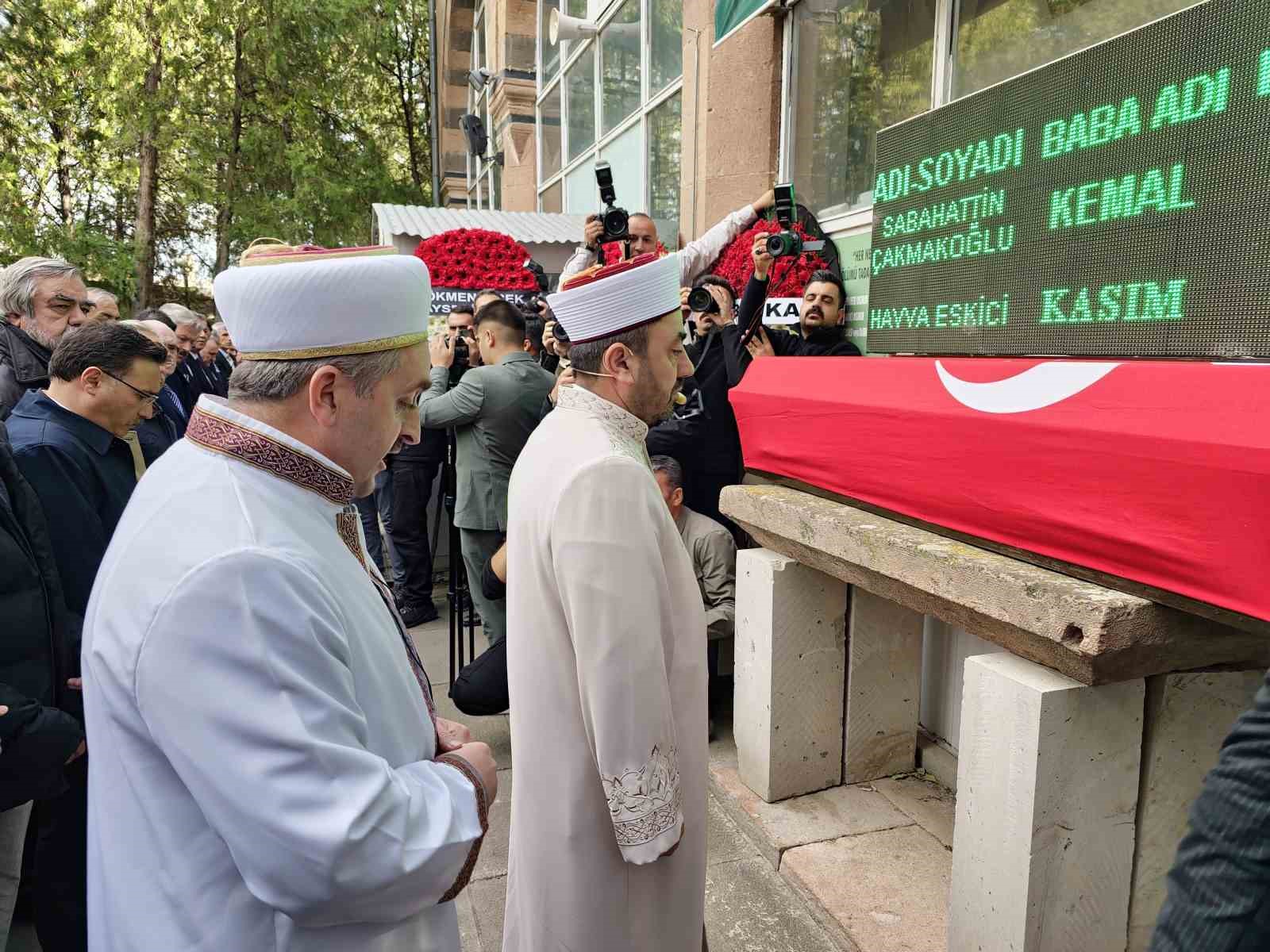 Eski Bakan Çakmakoğlu son yolculuğuna uğurlandı