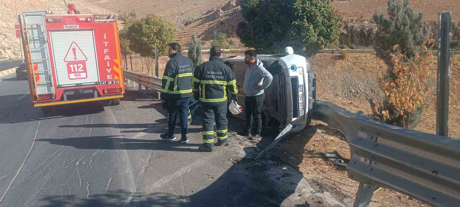 Mardin’de hafif ticari araç devrildi: 1 yaralı