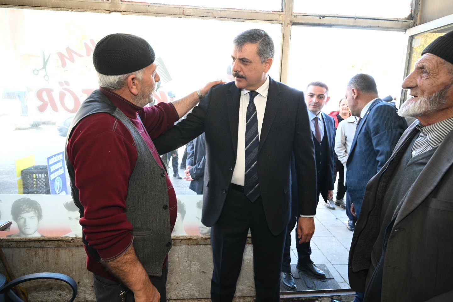 Vali &Ccedil;ift&ccedil;i&rsquo;den Aziziye &ccedil;ıkarması
