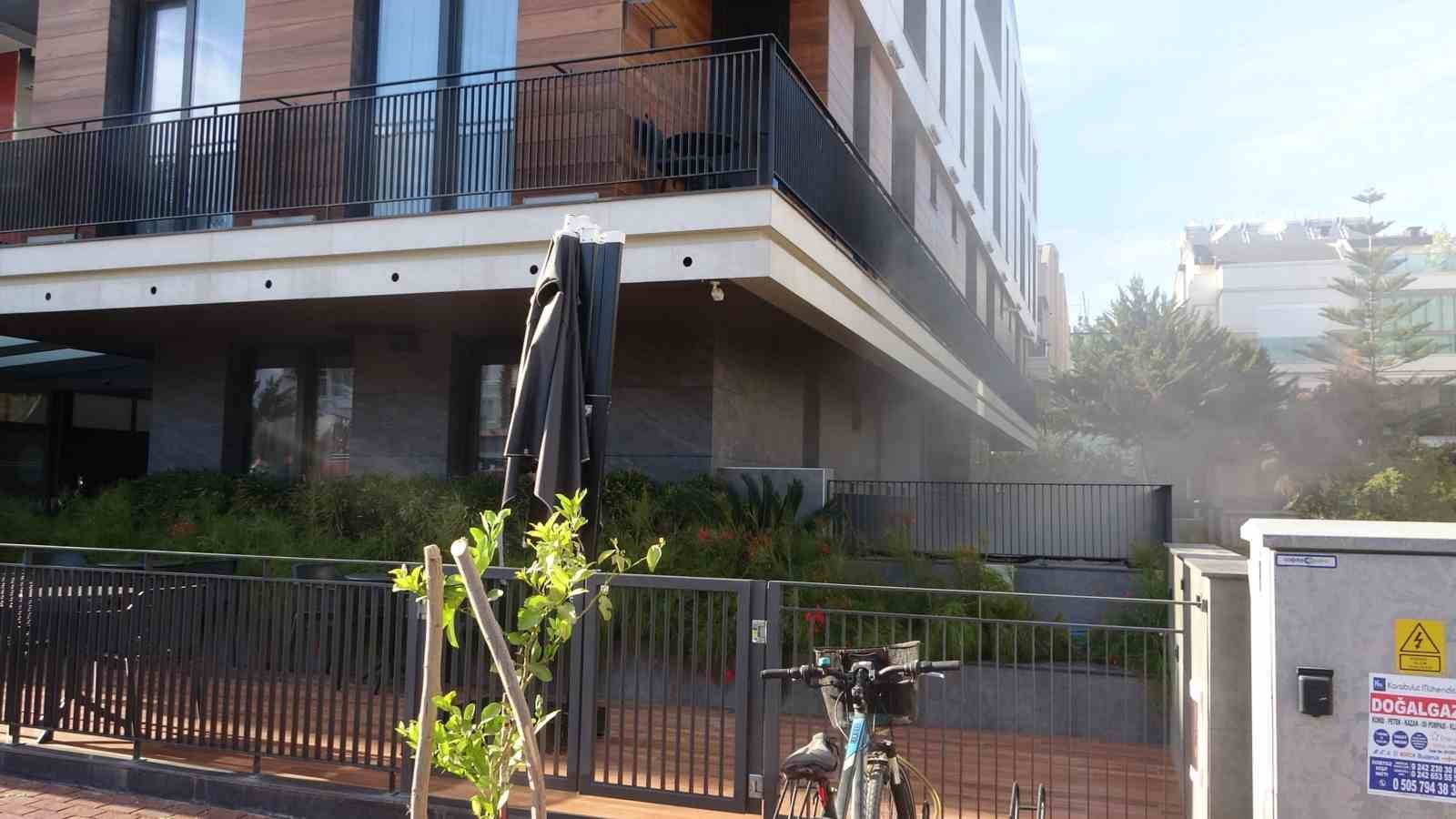 Antalya&rsquo;da suit oteldeki yangın b&uuml;y&uuml;meden s&ouml;nd&uuml;r&uuml;ld&uuml;
