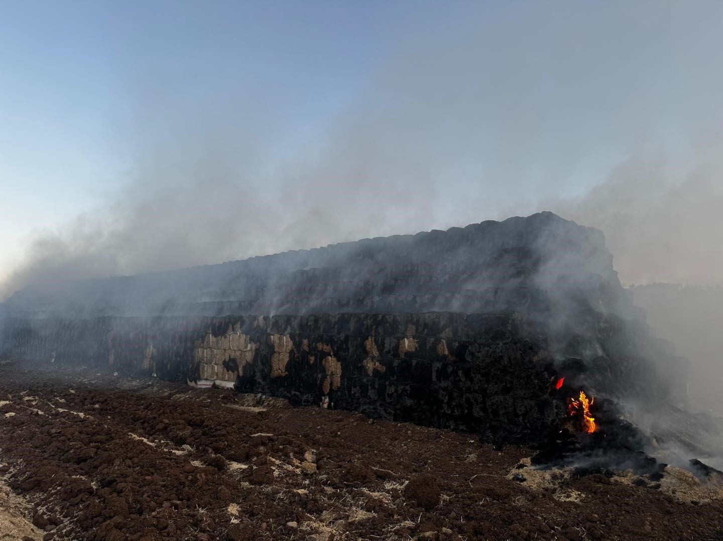 Cizre’de saman balyaları yandı